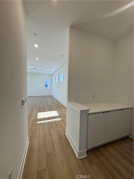 Building Photo - 436 Loon
