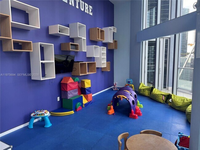 Building Photo - 1300 Brickell Bay Dr