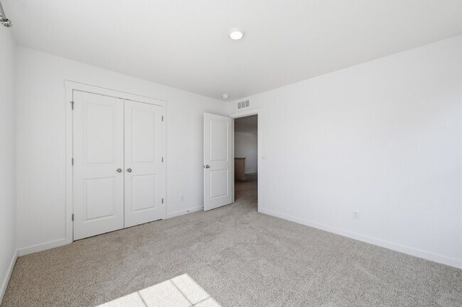 Building Photo - $2,695.95- 3 bed, 2.5 bath Home in Monument with Central AC and 2 Car Garage!