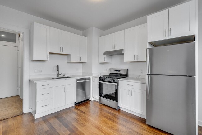 Building Photo - Newly remodeled top floor, pet friendly 1B...