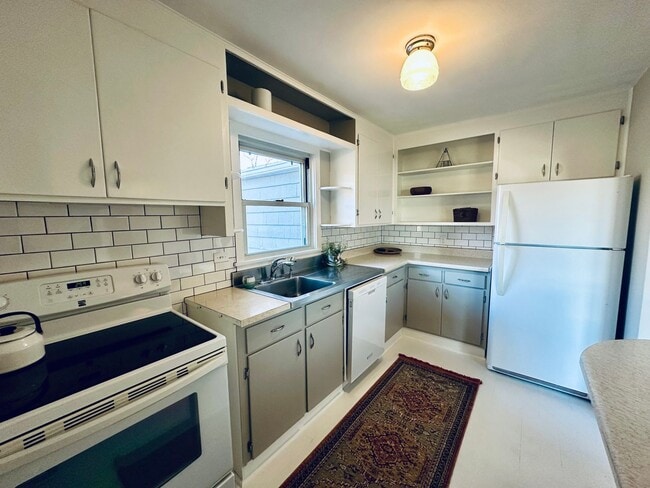 Building Photo - {8520} Charming Four Bedroom in Fantastic Location + Two Main Floor Bedrooms + Hardwood Floors + ...