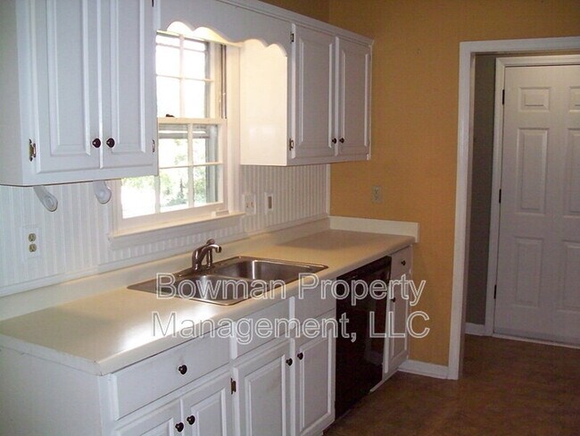 Building Photo - 141 Wakefield Dr