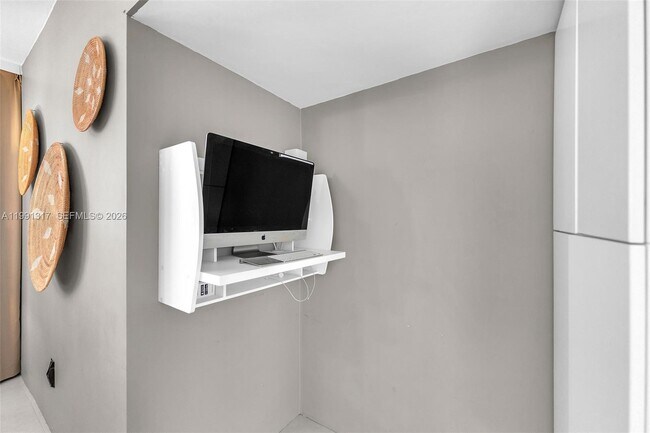 Building Photo - 1130 Venetian Way