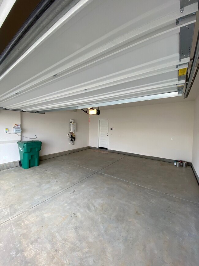 Building Photo - 6032 Mariposa Dr