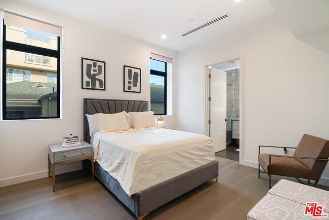 Building Photo - 10563 Ashton Ave