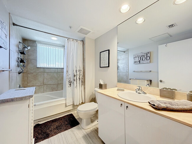 Building Photo - 1551 N Flagler Dr