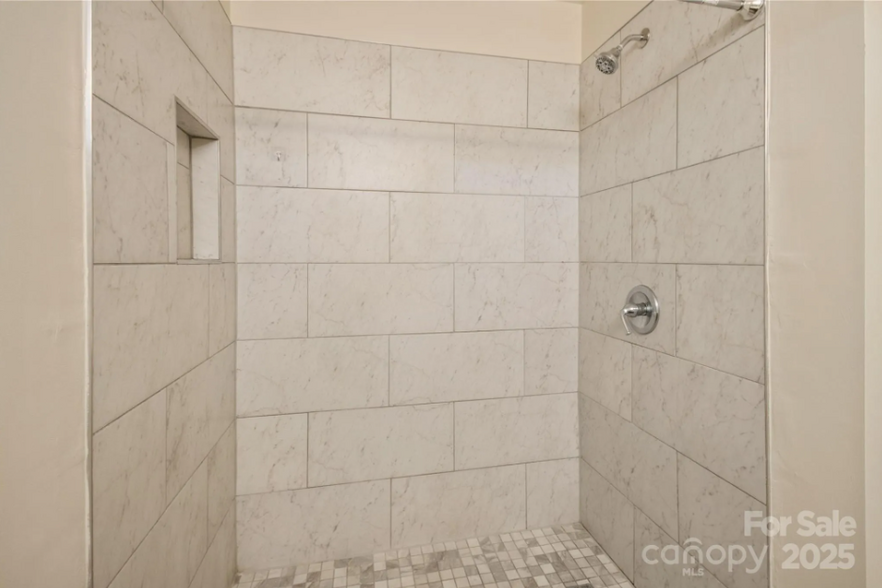 Building Photo - 6635 Ruth Ferrell Ct