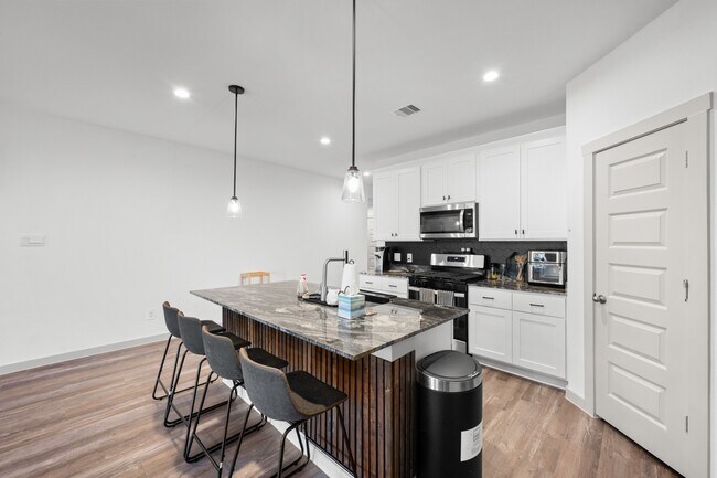 Building Photo - 1054 Great Barracuda Ln