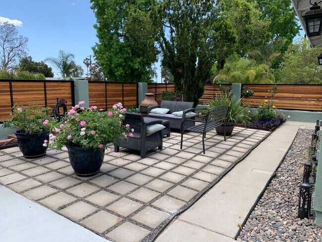 Building Photo - Beautiful 4 Bedroom, 2 Bathroom Sylmar House for Lease (Main House)!