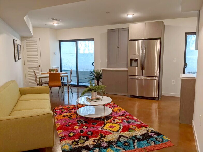 Building Photo - 654 N Virgil Ave