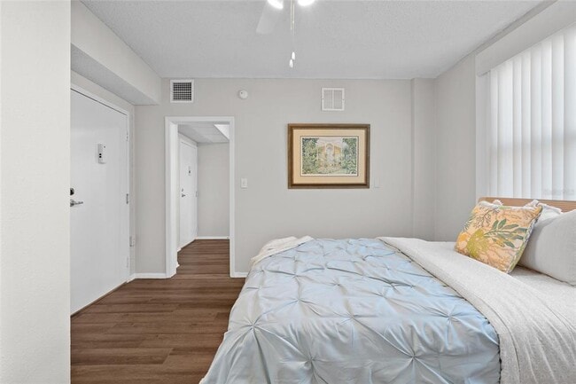 Building Photo - 411 1st Ave N