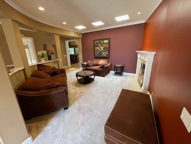 Building Photo - 19077 Oriente Dr