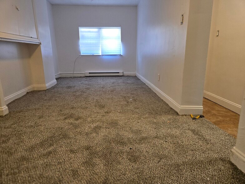 Building Photo - 945 E 220th St