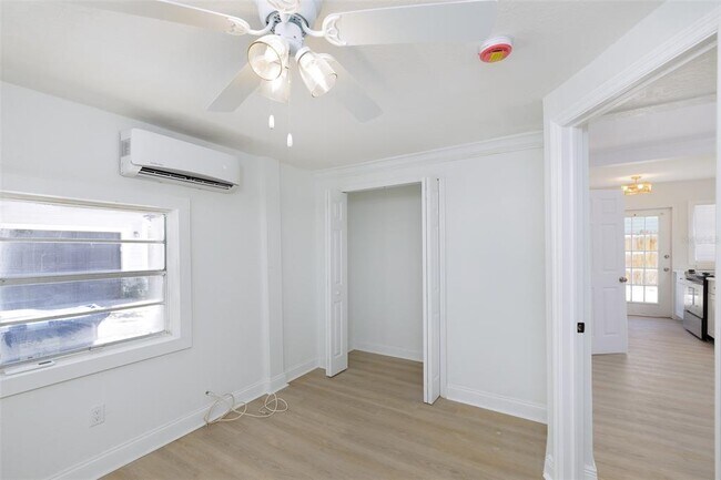 Building Photo - 618 7th Ave N