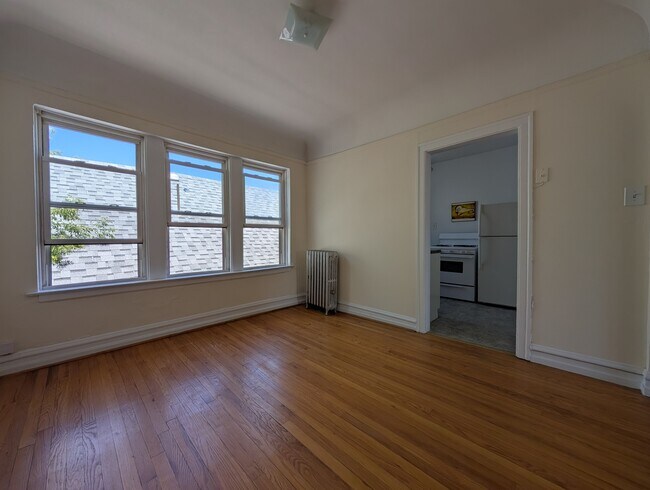 Building Photo - 2948 N Albany Ave