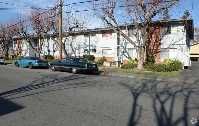 Primary Photo - 2050 Latham St