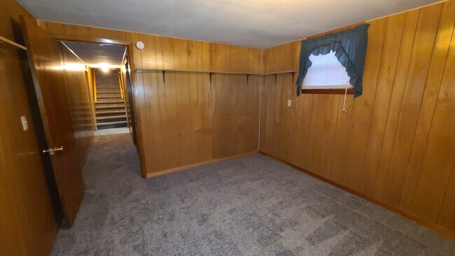 Building Photo - 145 8th Ave E