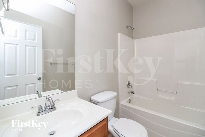 Building Photo - 420 Farmwood Way