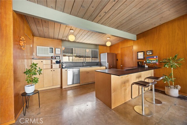 Building Photo - 1131 N Encanto St