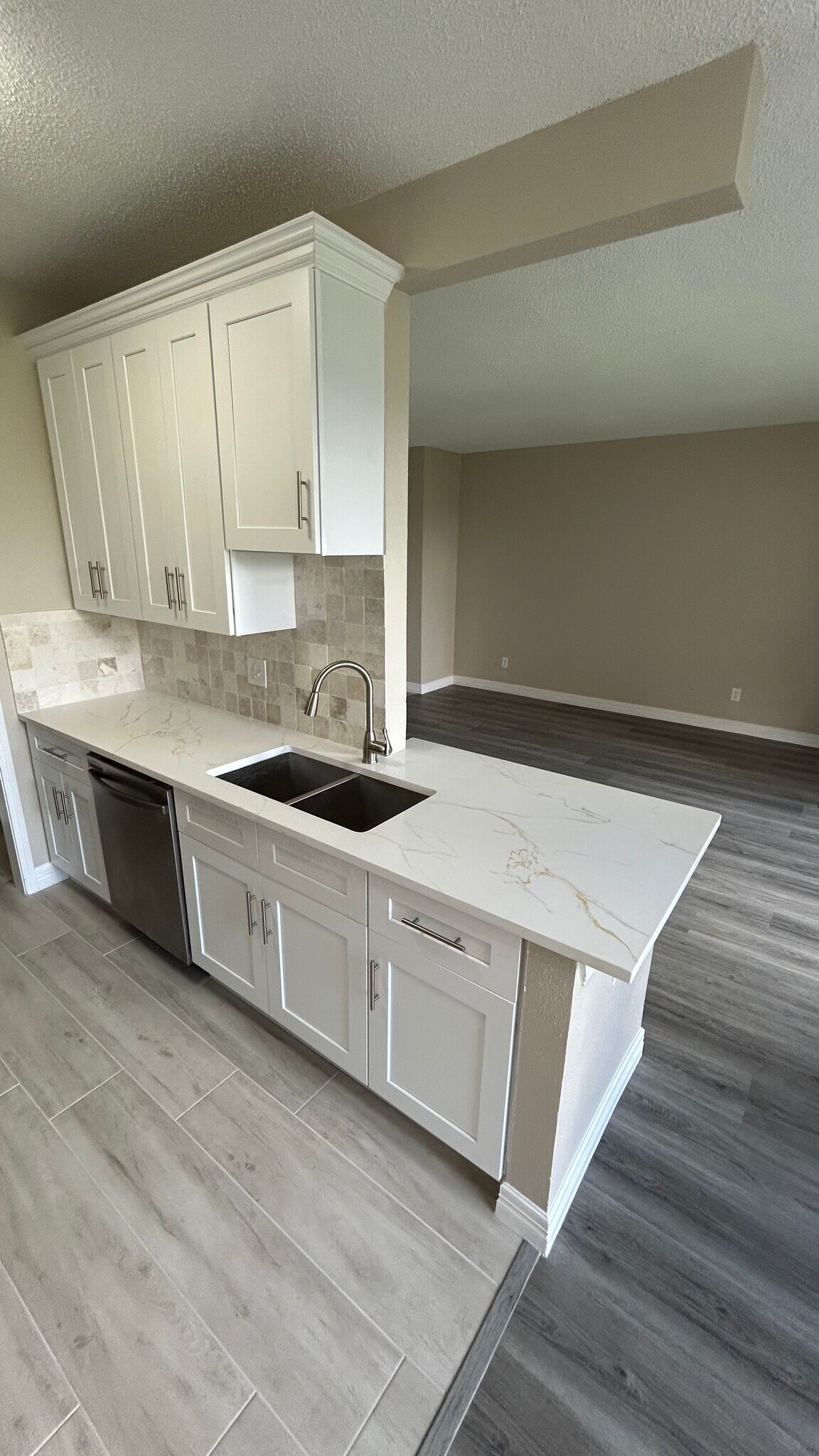 Building Photo - 8333 Sands Point Dr