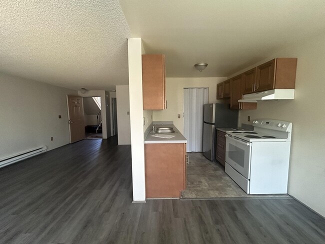 Building Photo - 15210 Macadam Rd S