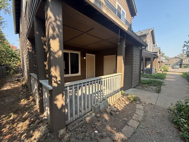Building Photo - 683 SE 197th Ave