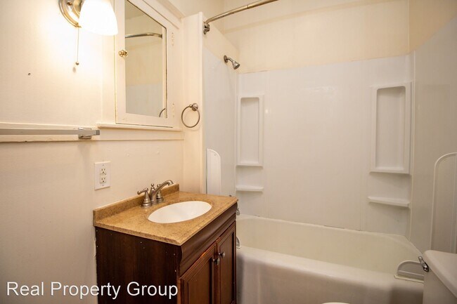 Building Photo - 4 br, 2 bath House - 1111 Hamilton Way