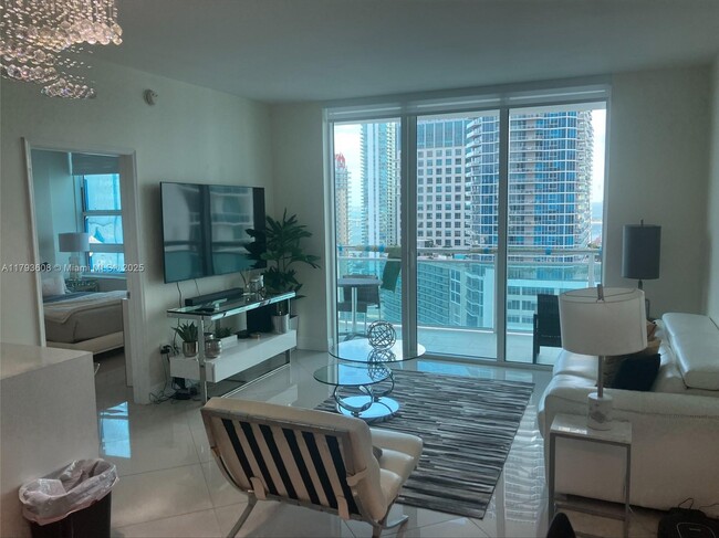 Building Photo - 950 Brickell Bay Dr