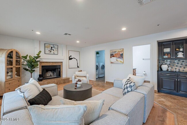 Building Photo - 12863 E Becker Ln