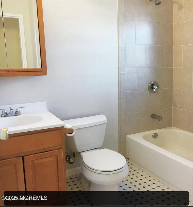 Building Photo - 321 Shore Dr