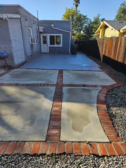 Building Photo - 501 Macdonald St