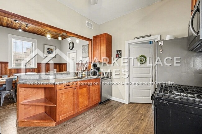 Building Photo - 1391 Woodbridge St