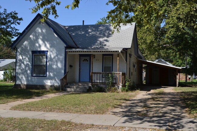 Building Photo - Nice and previously remodeled 2 bedroom w/ detached 3rd bedroom, carport & storage garage in Clay...