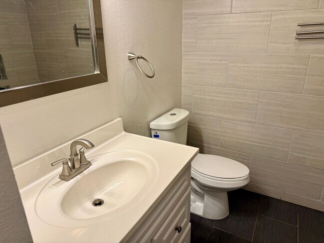 Building Photo - Cedar Mills Two Bedroom Condo-Nicely Remodeled!