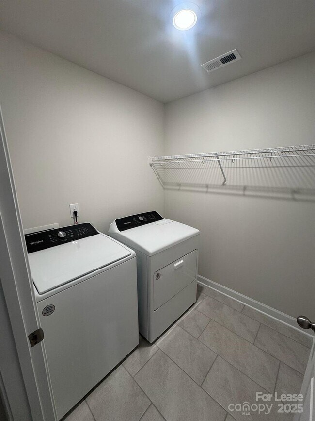 Building Photo - 125 Johns Cardinal Dr