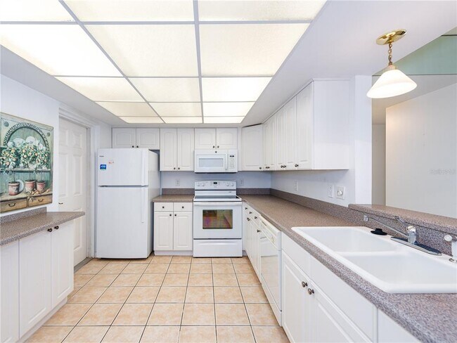 Building Photo - 5108 Brittany Dr S