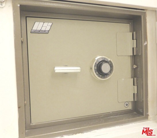 Building Photo - 1211 Sunset Plaza Dr