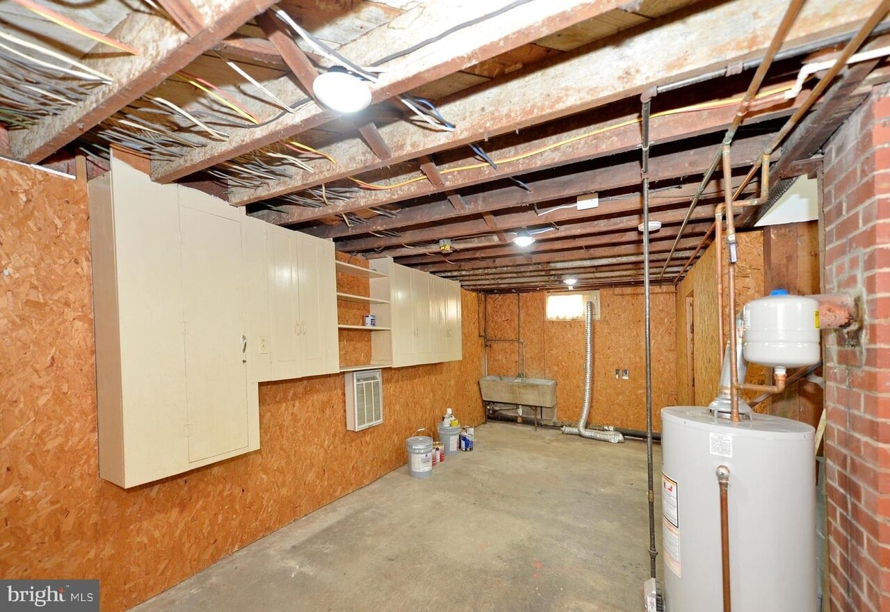 Building Photo - 31 W Whitlock Ave