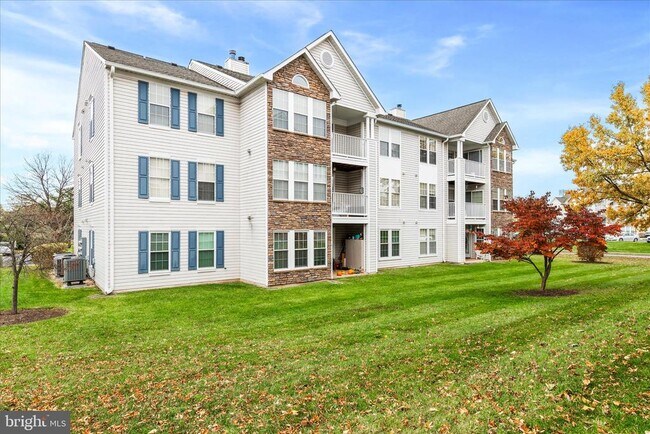 Building Photo - 5640 Wade Ct