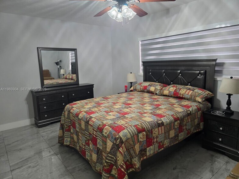 Building Photo - 13715 Kendale Lakes Cir