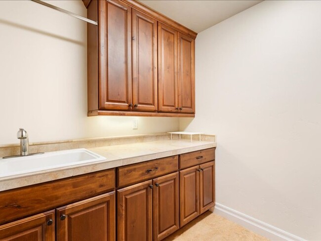 Building Photo - Stunning Tumalo Home on 3.21 Acres with Ca...