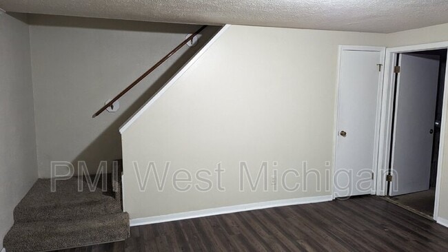 Building Photo - 6071 In the Pines Dr SE