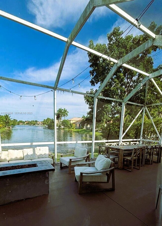 Building Photo - 3015 SW 135th Ave