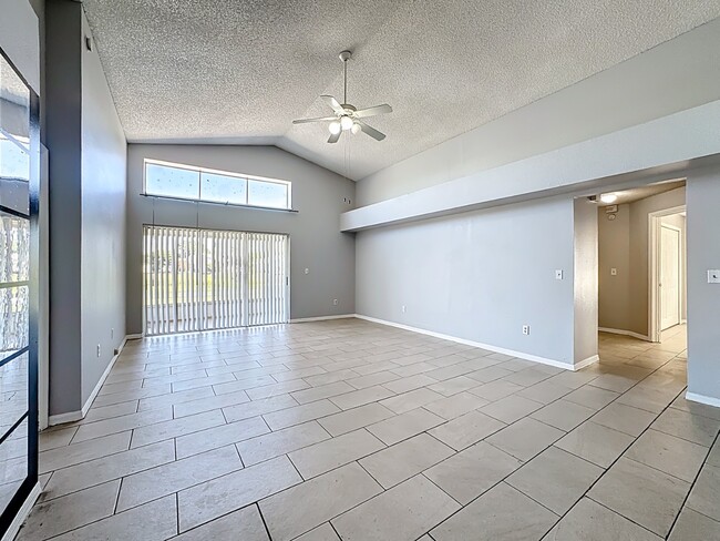 Building Photo - Spacious 4-Bedroom Retreat with 2 Baths in Brandon - 2103 Sq. Ft. of Comfort Awaits!
