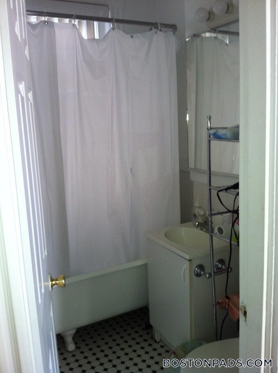 Building Photo - 95 Park Dr