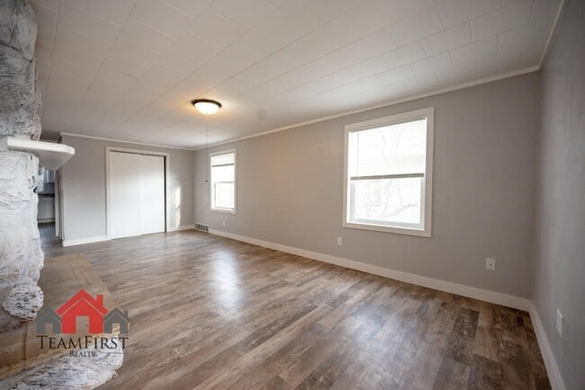 Building Photo - 505 Racine St