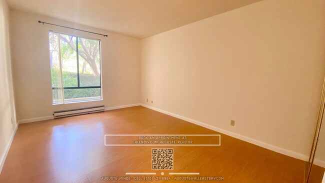 Building Photo - Largest 2-Bedroom at Watergate w/ Walk-in ...
