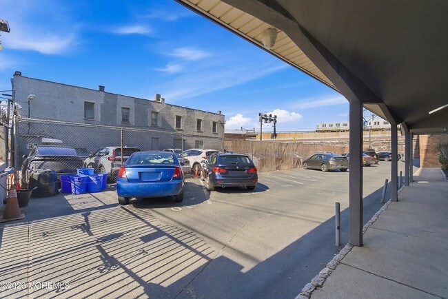 Building Photo - 39-45-45 Bruen St