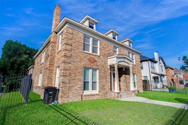 Building Photo - 2601 Rosedale St