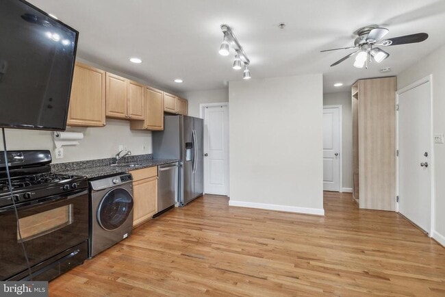 Building Photo - 723 Longfellow St NW